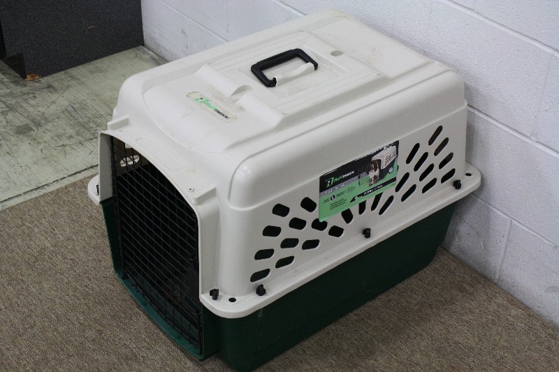 lot 76 image: Plastic Dog Kennel