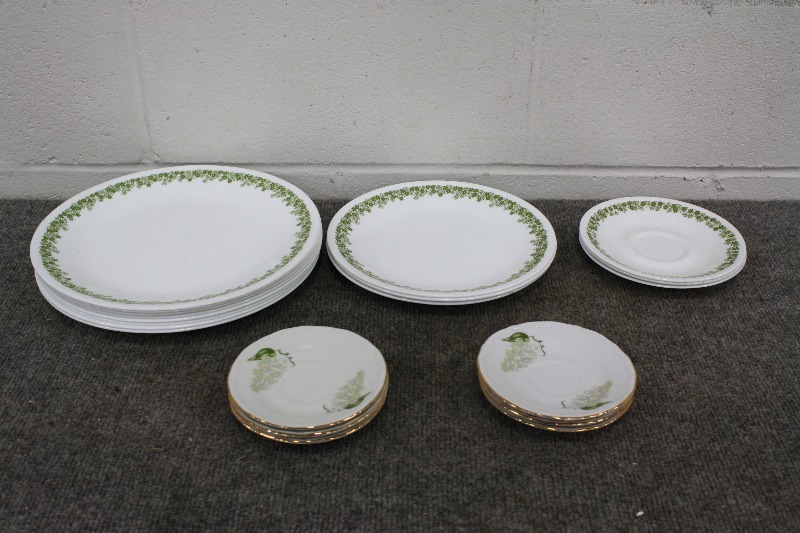 lot 81 image: Green Plateware Set