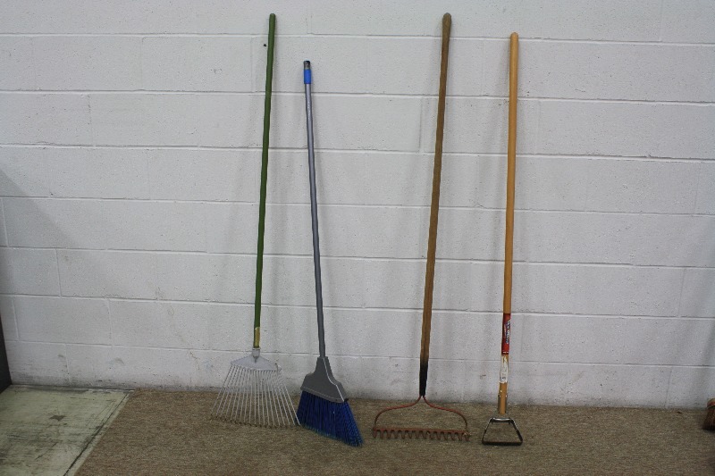 lot 85 image: Yard Tools