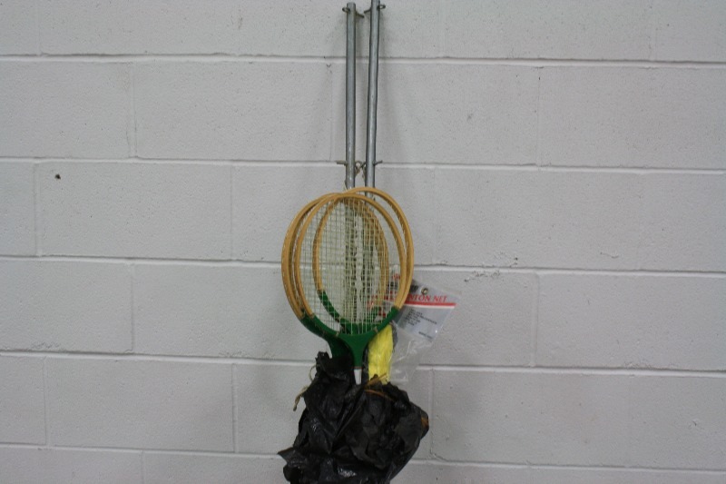 lot 88 image: Badminton Set