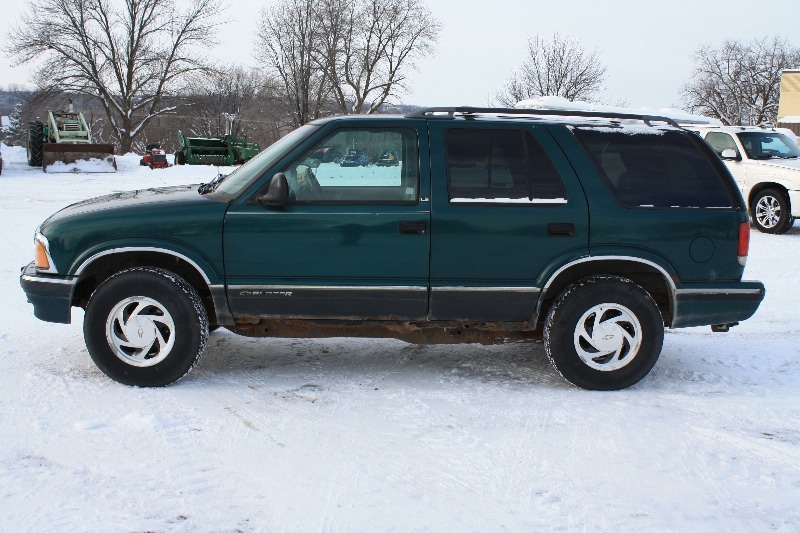lot 3B image: 1996 Chevy Blazer 4X4