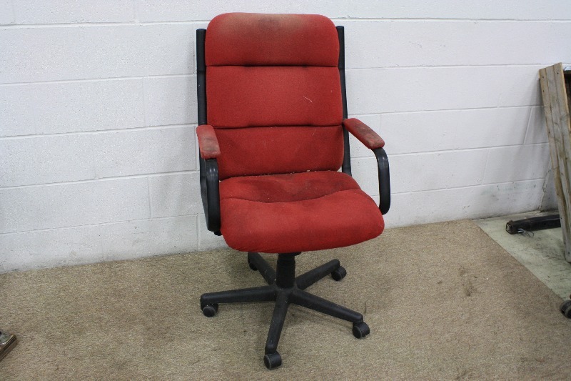 lot 115 image: Red Rolling Chair
