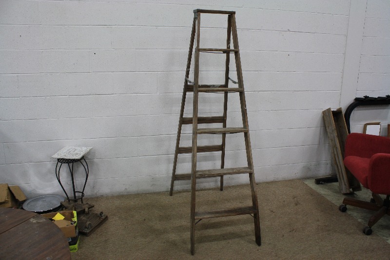 lot 119 image: Keller 6ft Wood Ladder