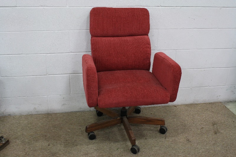 lot 120 image: Red Office Rolling Chair