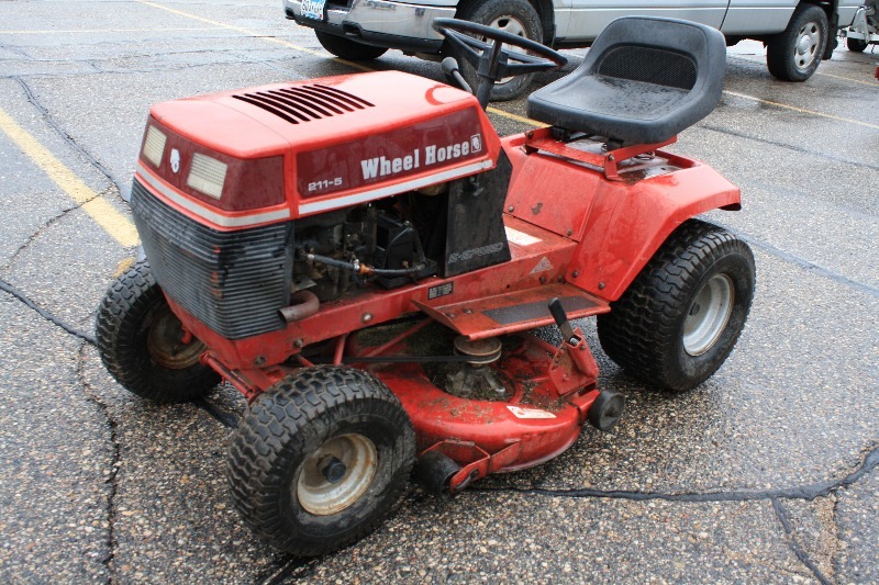 Wheel Horse 211-5 Riding Mower 11HP 38