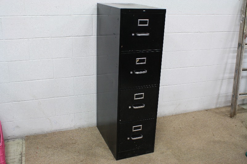 lot 139 image: 4 Drawer File Cabinet