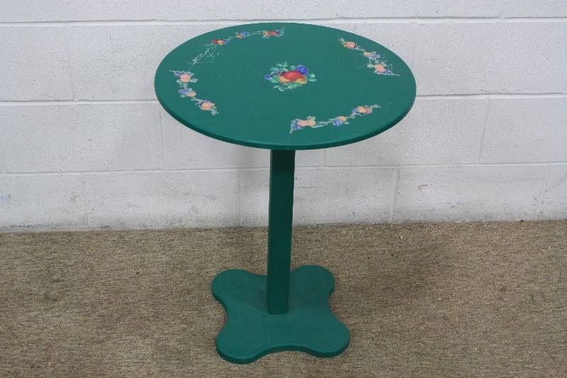 lot 141 image: Green Flower Table