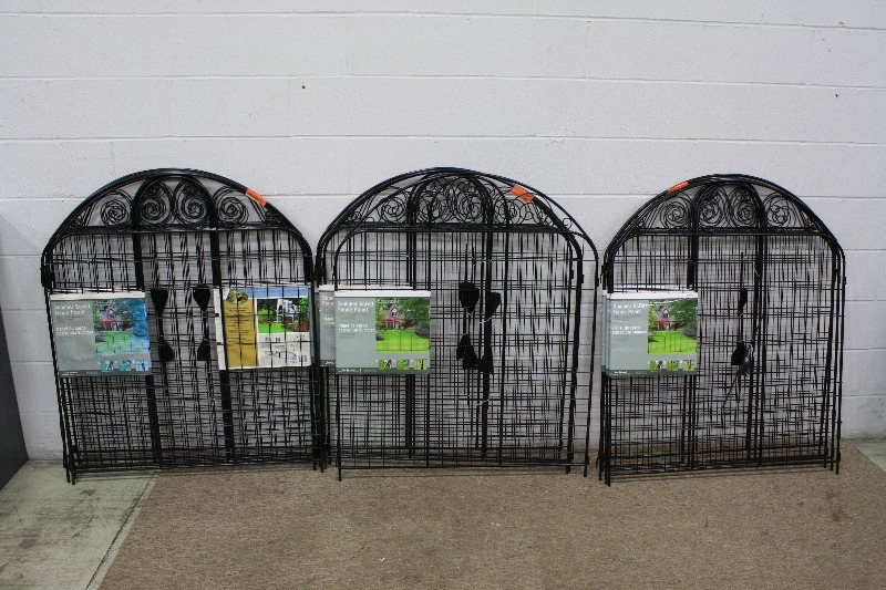 lot 146 image: 40 feet of Beautiful Black Metal Fencing