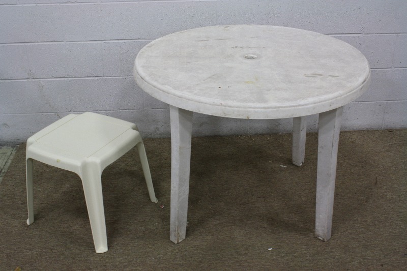 lot 147 image: Plastic Patio Table with Side Table