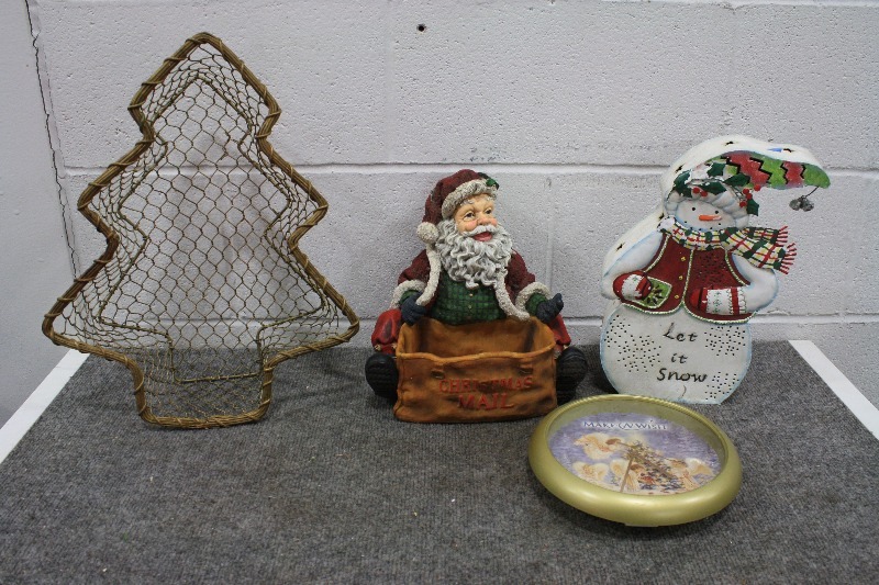 lot 168 image: Christmas Decoration Lot