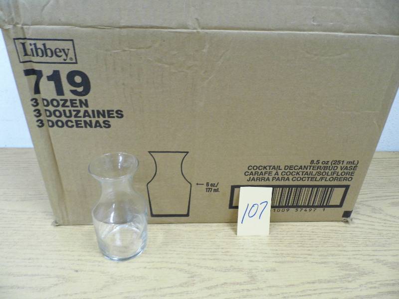 lot 107 image: Lot of 16 Glass Carafes