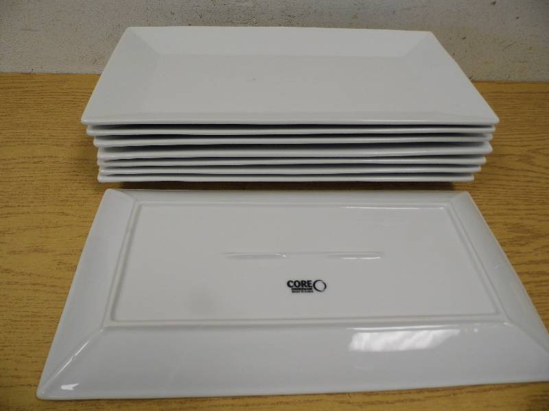 lot 118 image: Lot of 8- World Plates - Platters