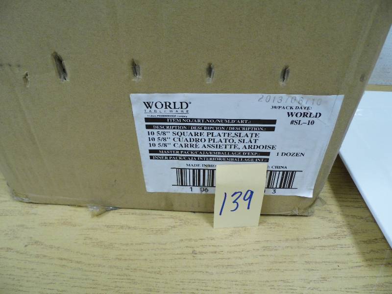 lot 139 image: Case of 12 World Plates - SL 10