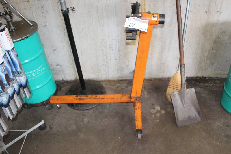 lot 17 image: Engine Stand