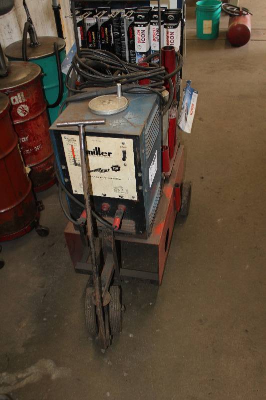 lot 9 image: Miller Thunderbolt 225V AC Shielded Metal Arc Welding Machine