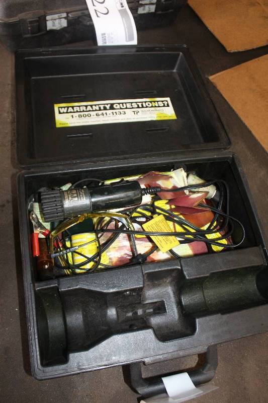 lot 21 image: Tracerline Titan UVBlue Lamp Kit w Case