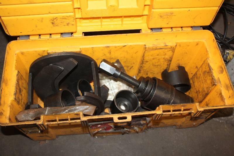 lot 54 image: Front Wheel Drive Bearing Puller w Case, Manual