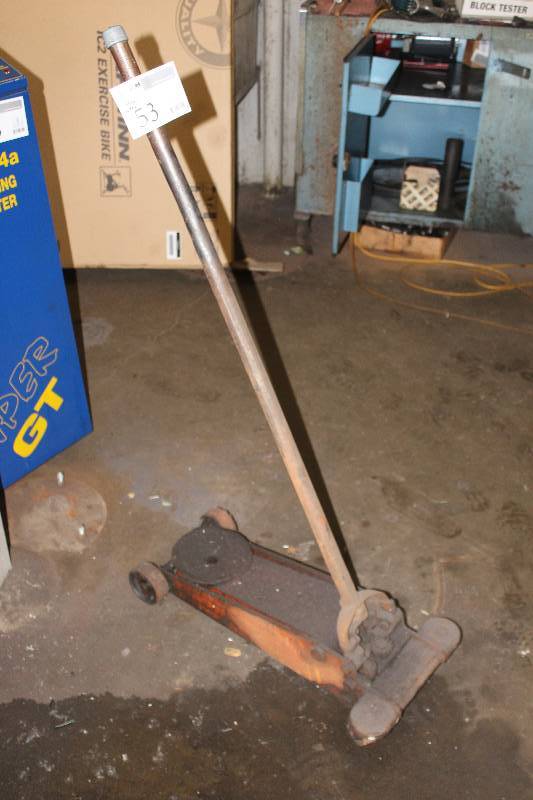 lot 53 image: Floor Jack