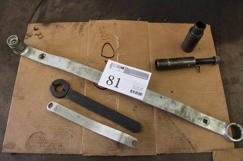 lot 81 image: Lot of Breaker Bars, Attachments