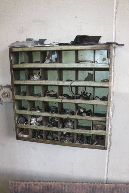 lot 70 image: 36-Slot Metal Organizer