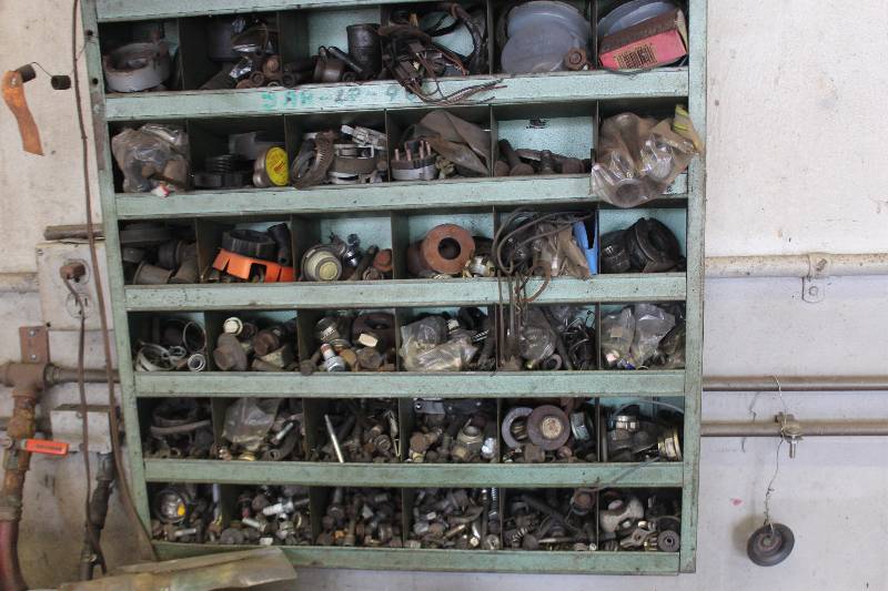 lot 68 image: Contents of Organizer Hardware