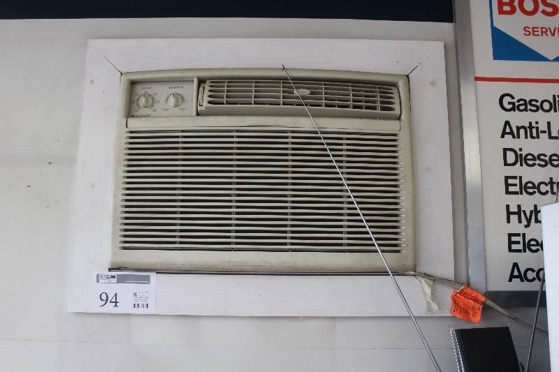 lot 94 image: Frigidaire Window Air Conditioner Unit