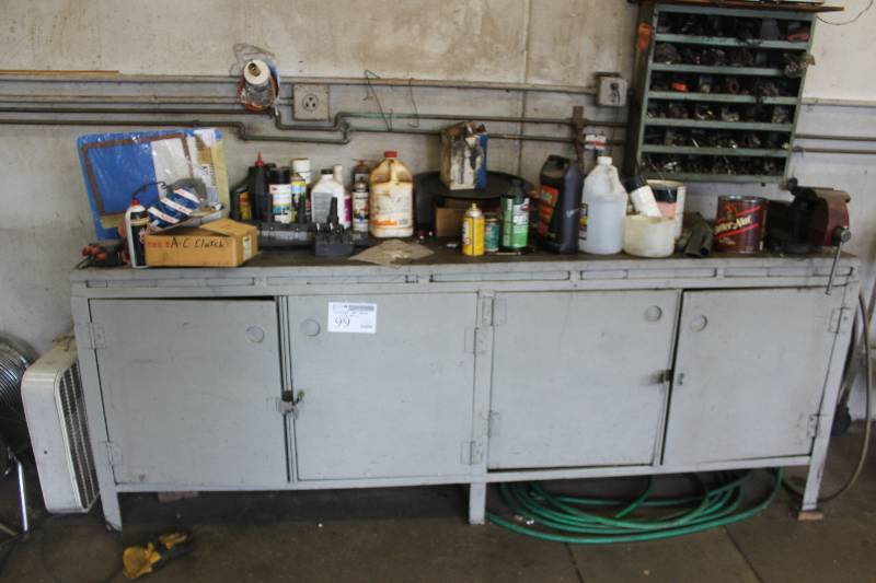 lot 99 image: 4-Locking Door Work Bench