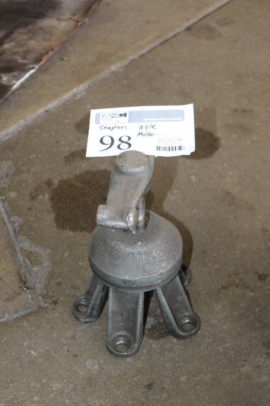 lot 98 image: Snap-On Axle Puller