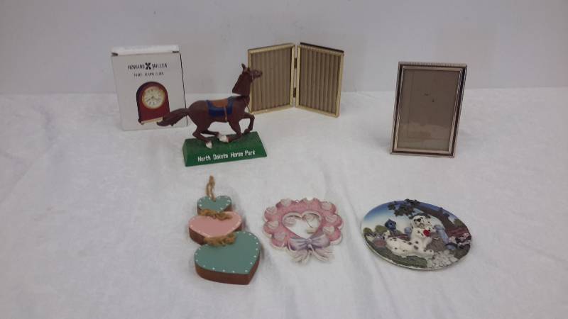 lot 4 image: Dcor