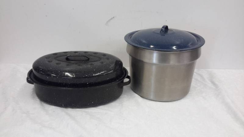 lot 7 image: Stainless steel kettle and oven roaster