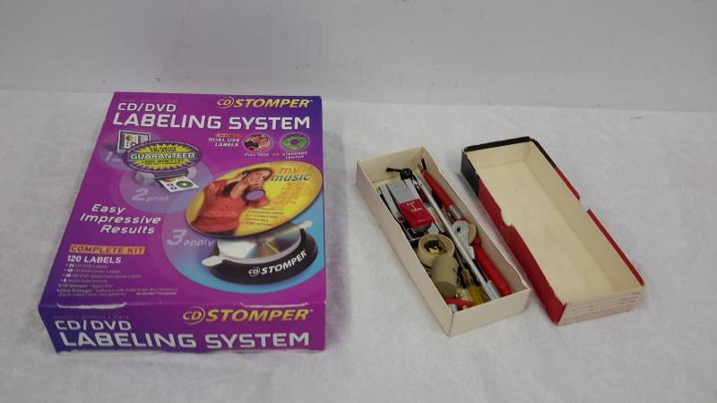 lot 16 image: Media label maker, box and contents of tape splicing tools