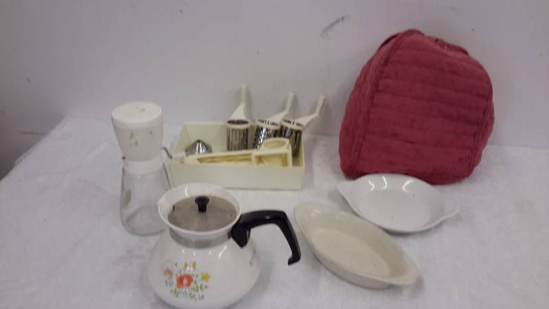 lot 21 image: Kitchenware