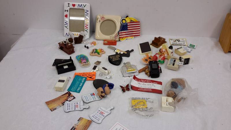 lot 54 image: Fridge magnets and frames