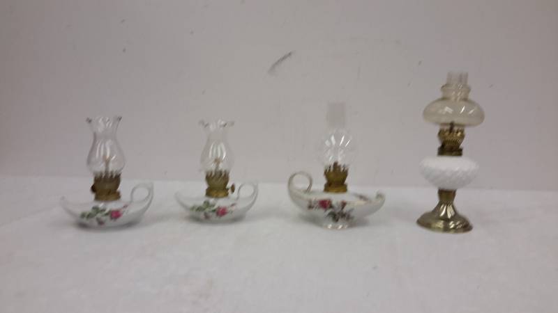 lot 60 image: Lamps