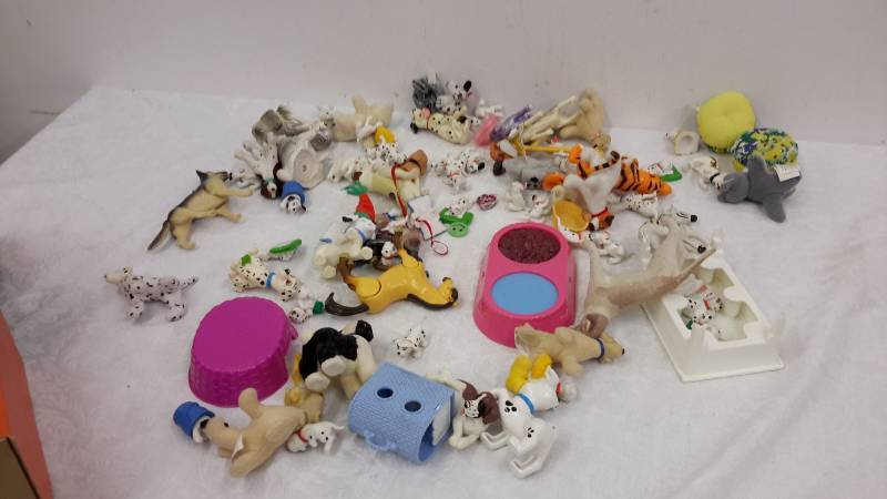 lot 69 image: Collection of small toys