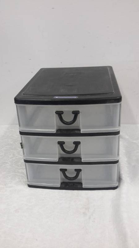 lot 77 image: 3 drawer Organizer