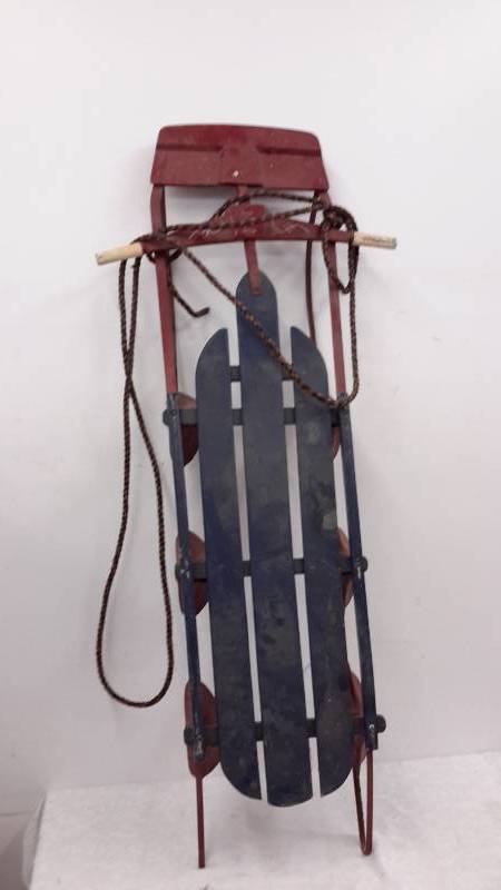 lot 96 image: Old fashioned sled with rope