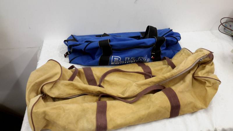 lot 97 image: Duffle bags