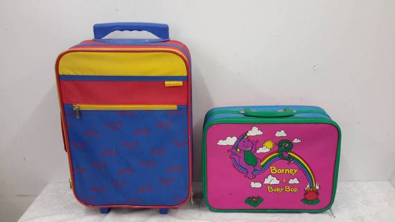 lot 102 image: 2 pc luggage