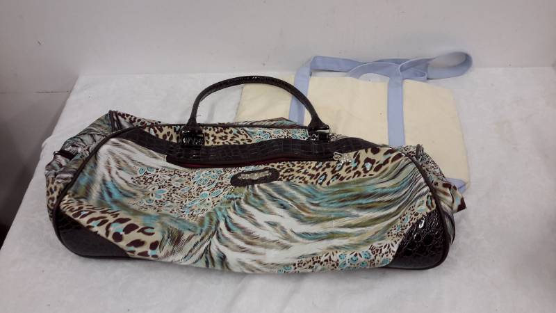 lot 103 image: Womens bags