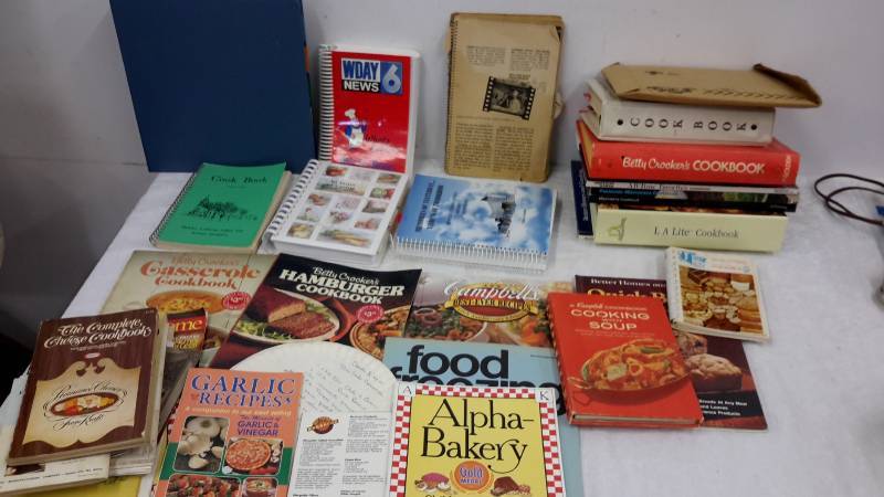 lot 122 image: Cookbooks
