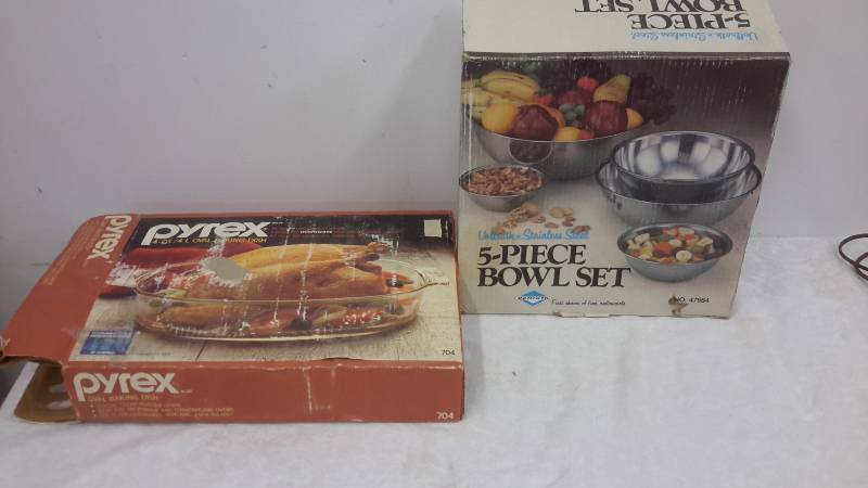 lot 124 image: Pyrex baking dish, 5 pc stainless steel bowls