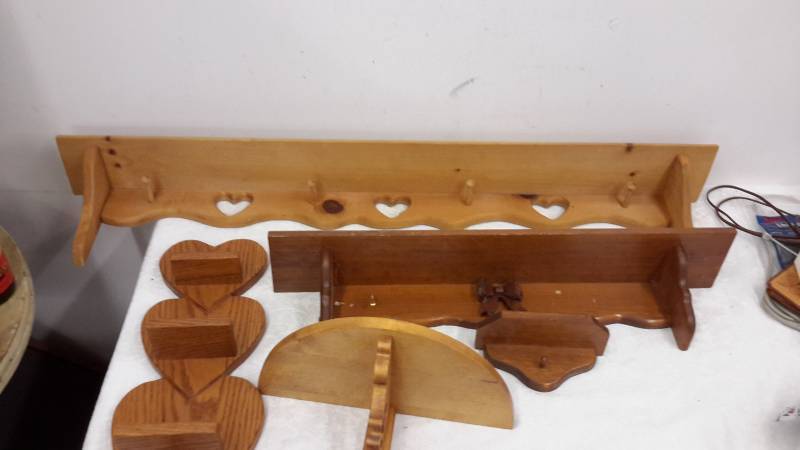 lot 128 image: Wooden shelves