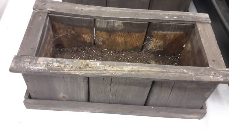 lot 132 image: Flower pots