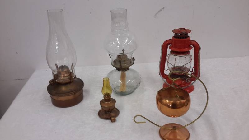 lot 137 image: Lamps and candle