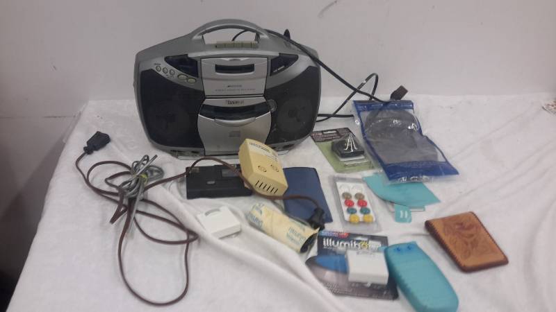 lot 146 image: Radio and more