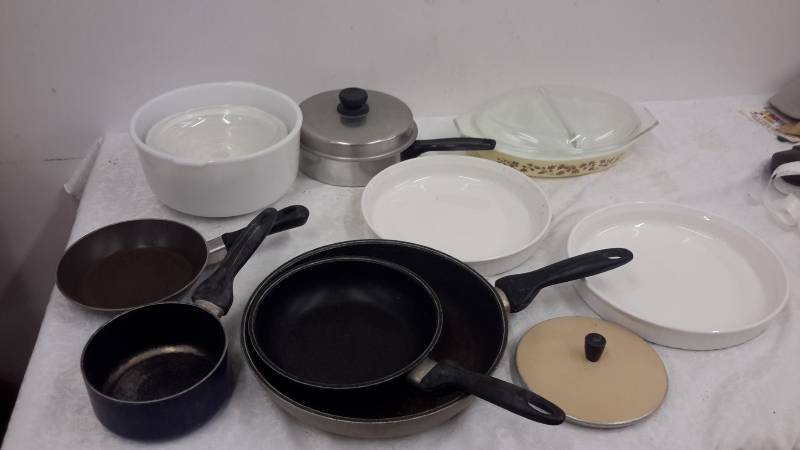 lot 148 image: Pans, bake ware, pie plates