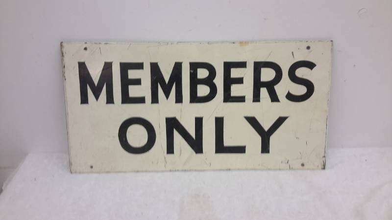 lot 158 image: Members only sign