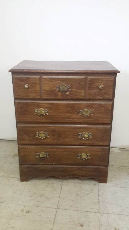 lot 173 image: Dresser