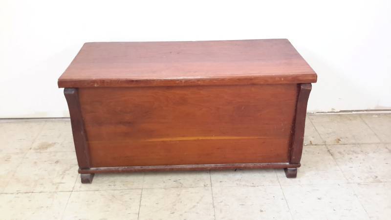 lot 178 image: Toy boxChest